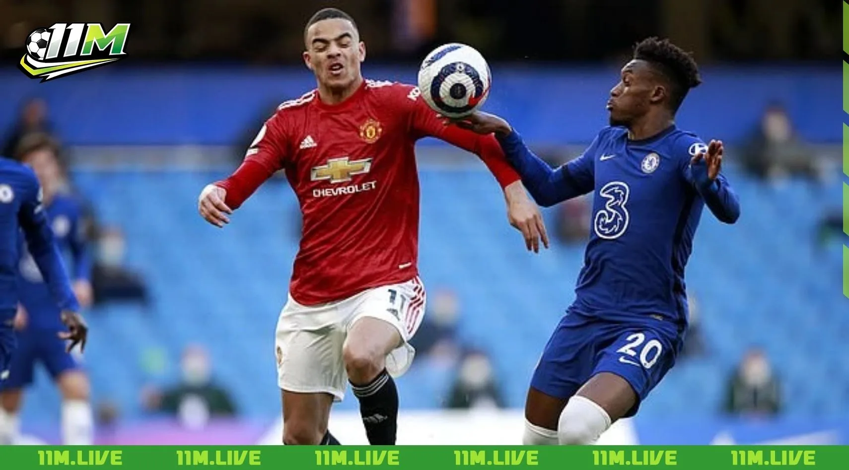 luật chạm tay trong b&oacute;ng đ&aacute;