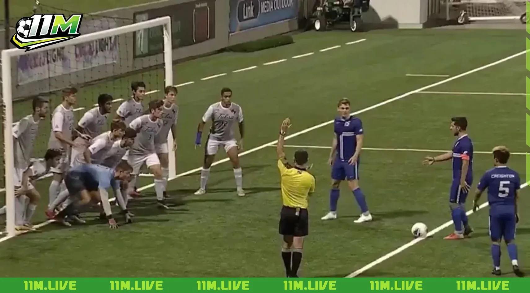 đ&aacute; phạt gi&aacute;n tiếp