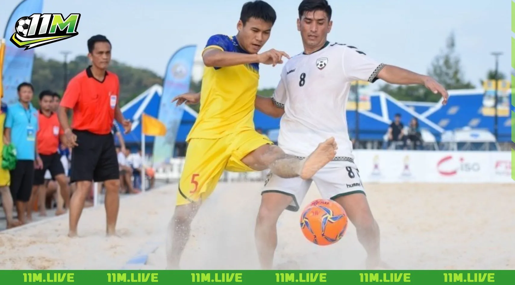 b&oacute;ng đ&aacute; b&atilde;i biển