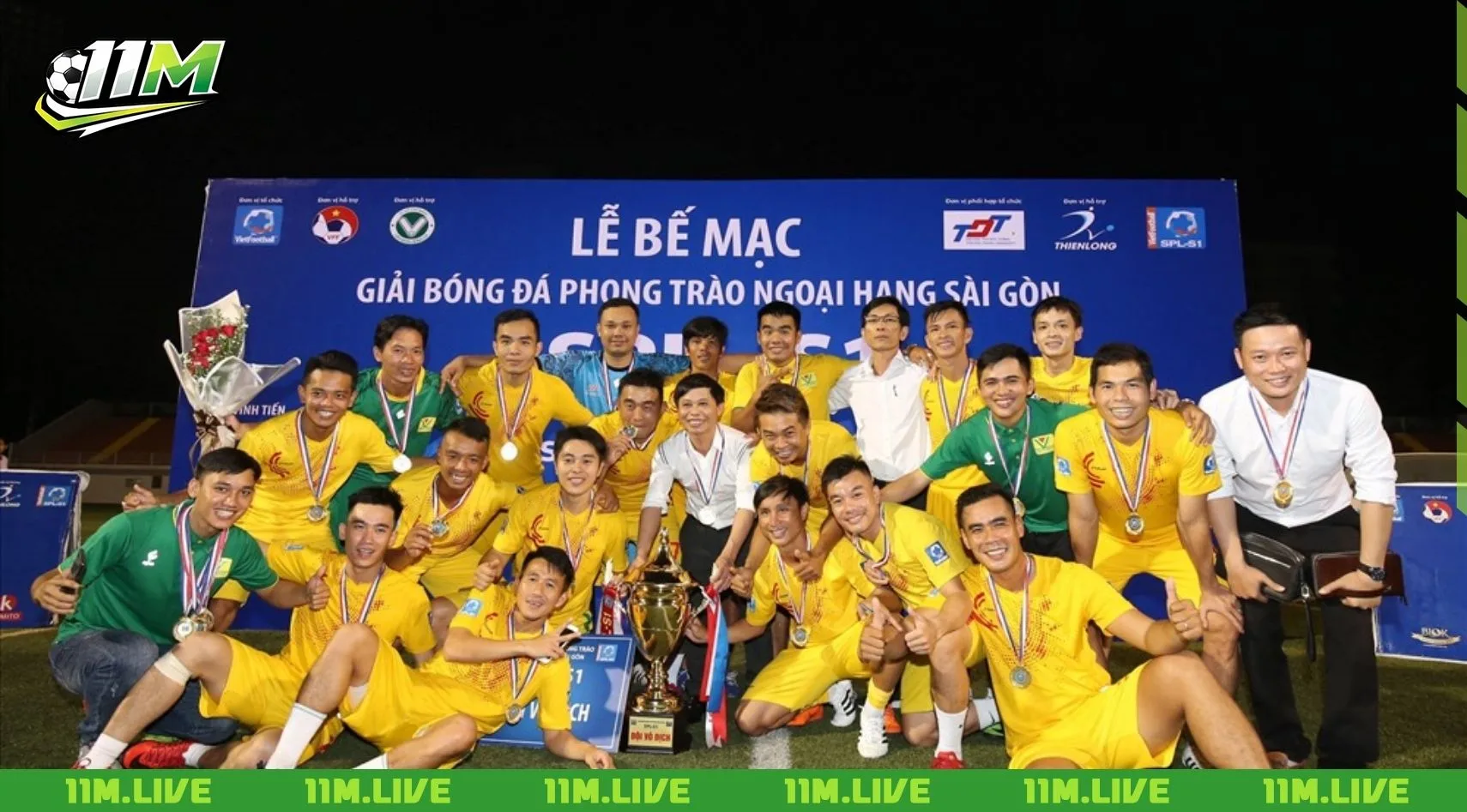 b&oacute;ng đ&aacute; phủi