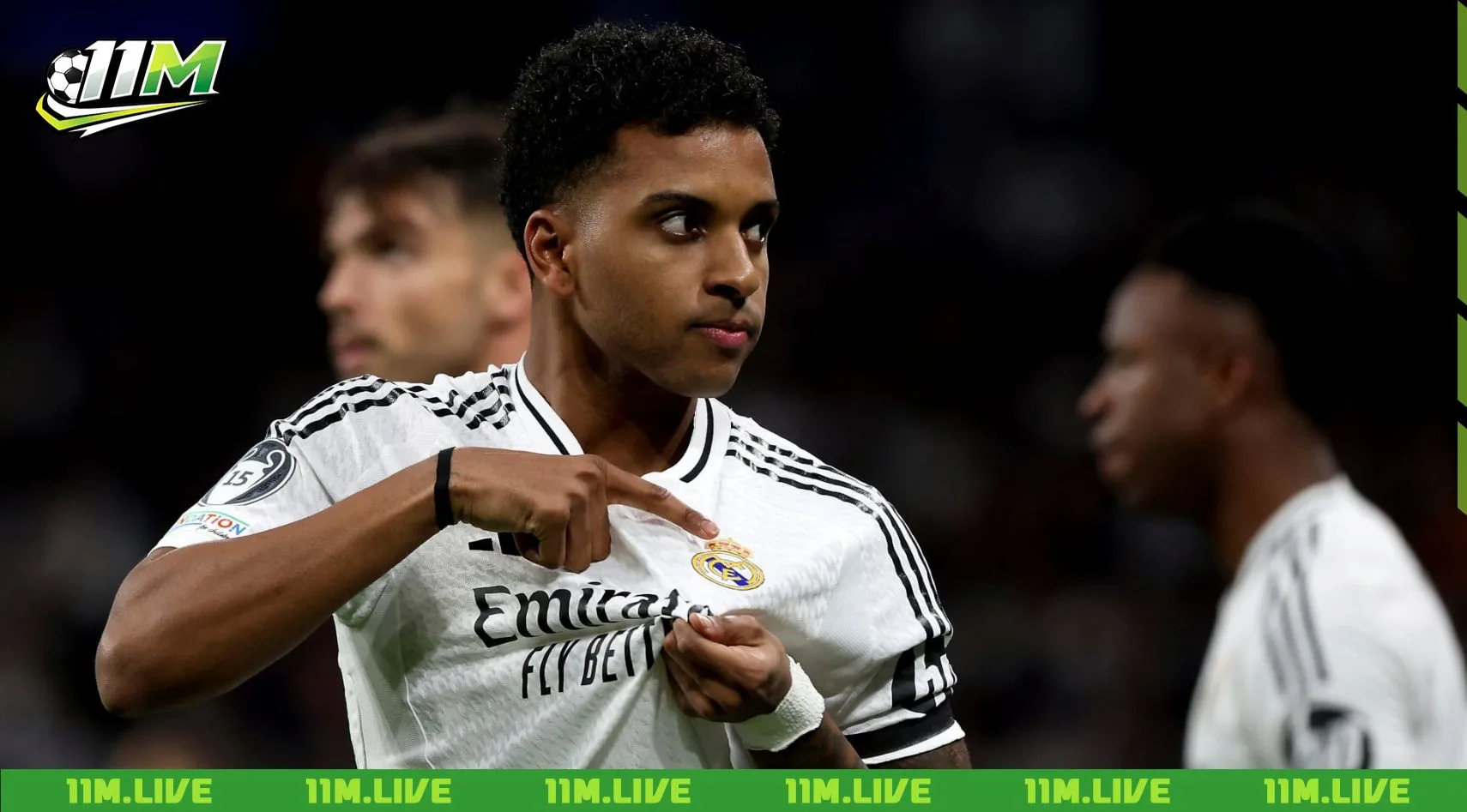 Tiền đạo c&aacute;nh phải