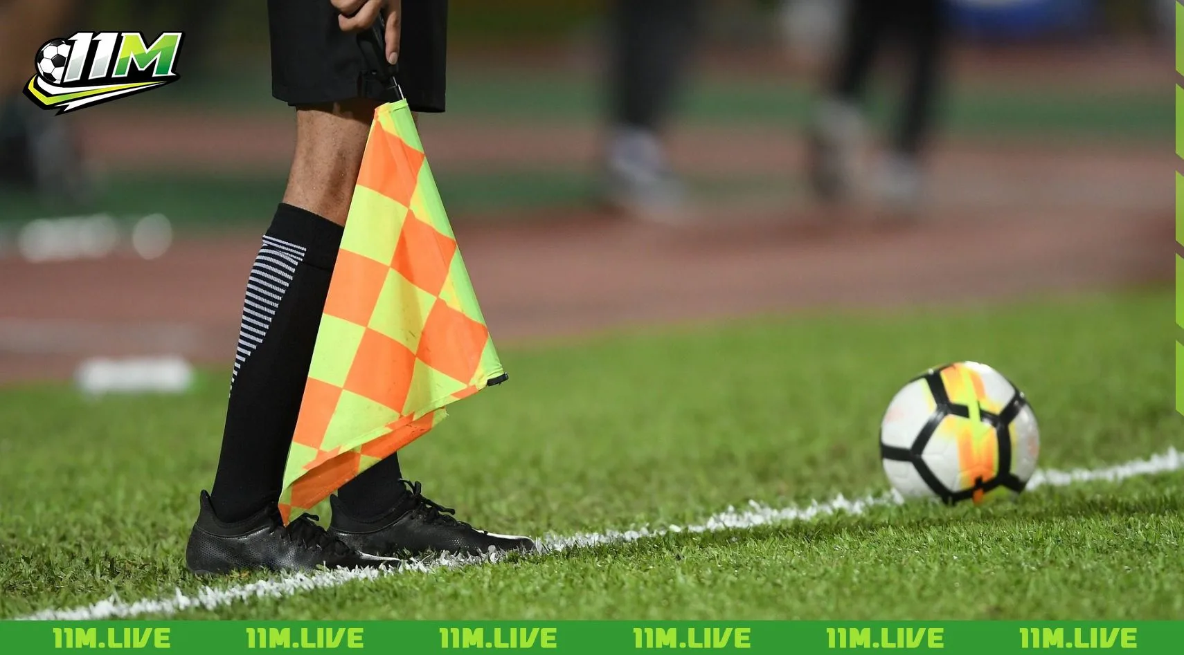 trọng t&agrave;i bi&ecirc;n b&oacute;ng đ&aacute;