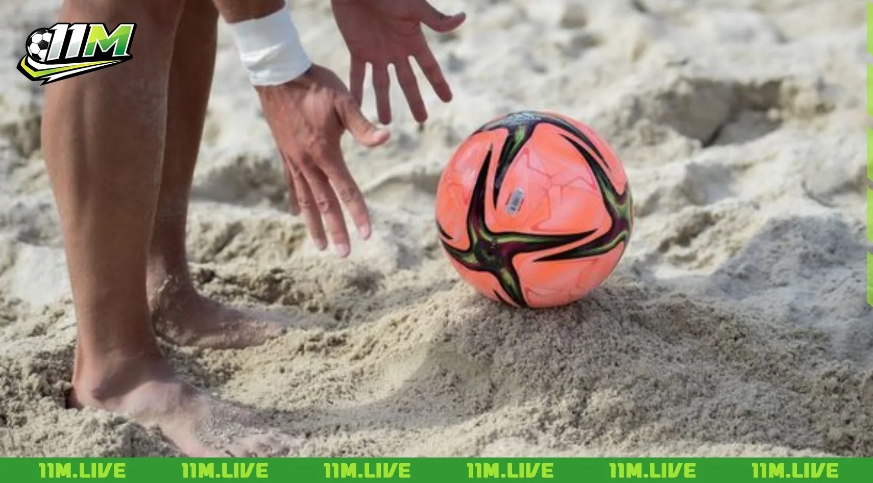 b&oacute;ng đ&aacute; b&atilde;i biển