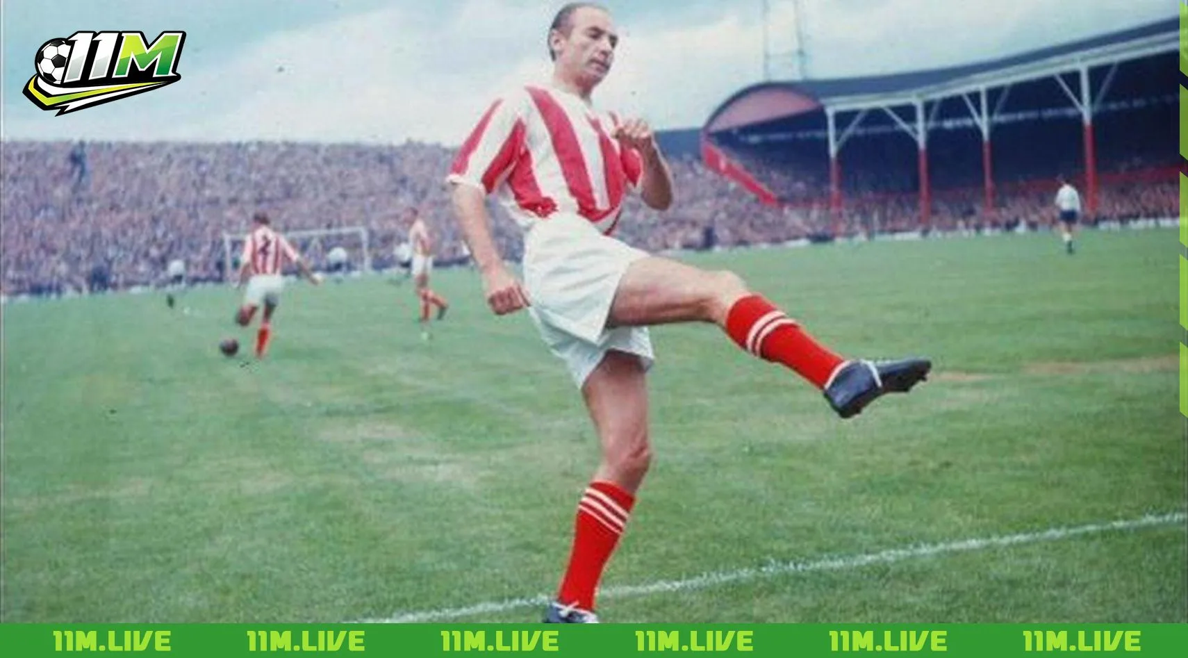 tiền vệ c&aacute;nh phải