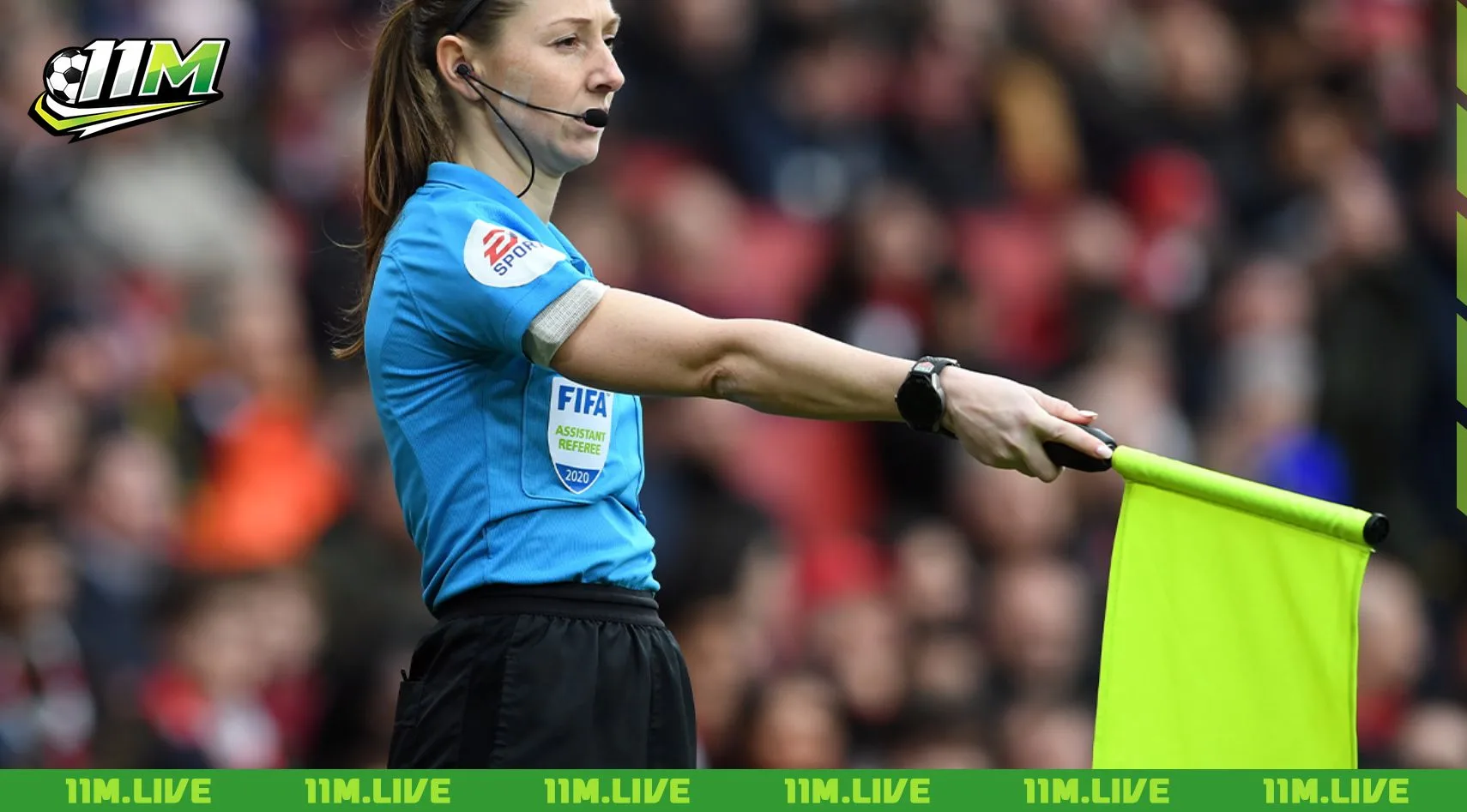 trọng t&agrave;i bi&ecirc;n b&oacute;ng đ&aacute;